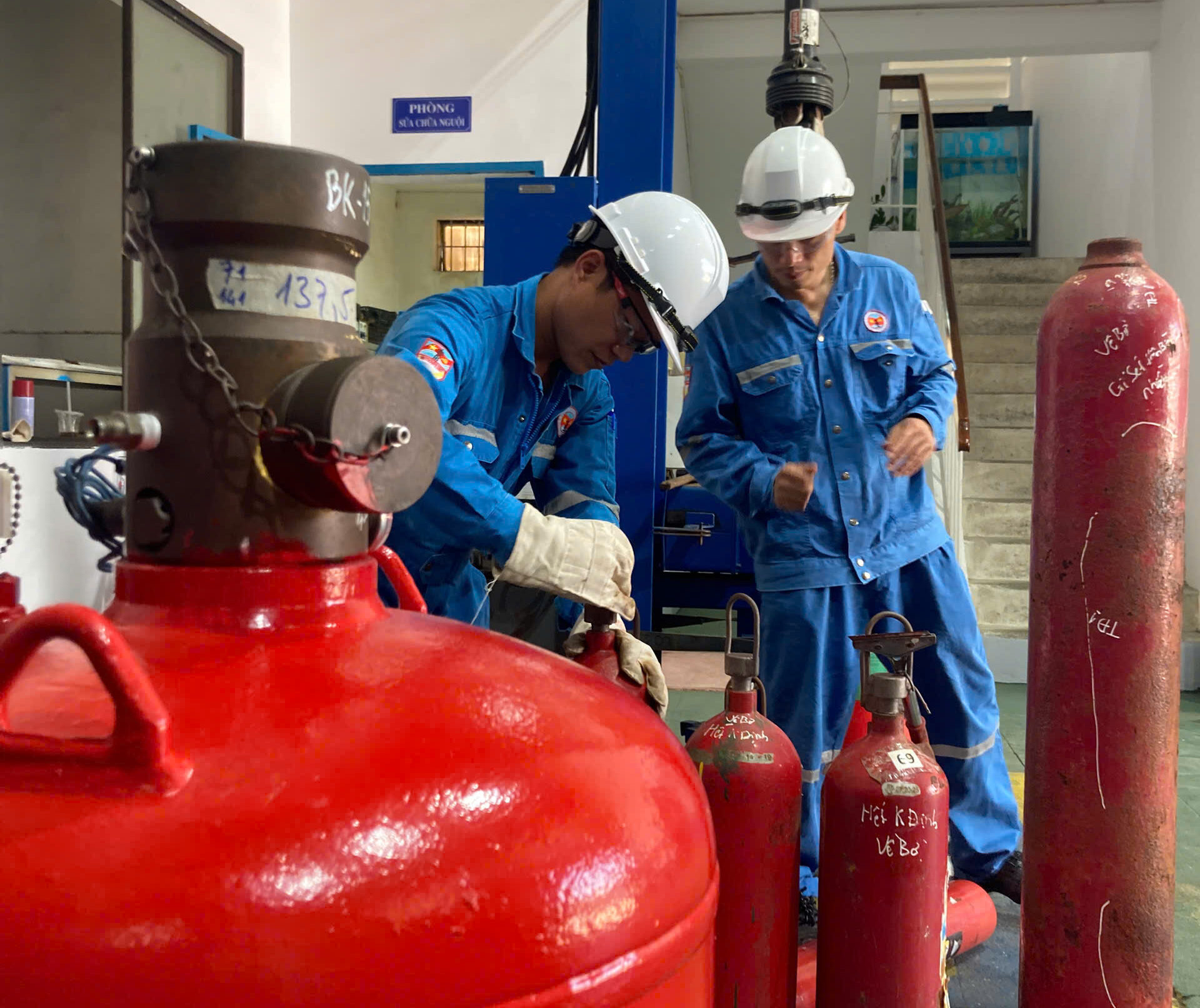 TTAT Vietsov - Trung tâm An toàn và Bảo vệ Môi trường Vietsovpetro Dịch Vụ Bảo Dưỡng Bình Chữa Cháy Xách Tay Và Xe Đẩy