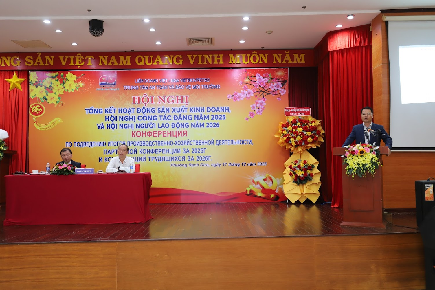 TTAT Vietsov - Trung tâm An toàn và Bảo vệ Môi trường Vietsovpetro TTAT&BVMT tổ chức Hội nghị Tổng kết năm 2025 và Phương hướng năm 2026 Ông Hoàng Phúc Long phát biểu chỉ đạo tại Hội nghị người lao động