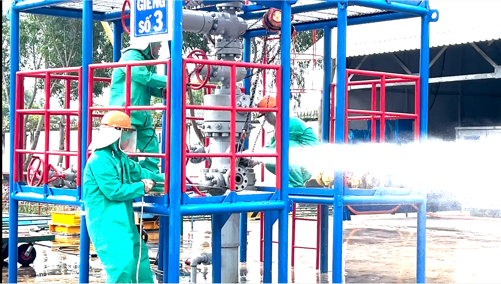 TTAT Vietsov - Trung tâm An toàn và Bảo vệ Môi trường Vietsovpetro Ban ứng cứu sự cố TTAT & BVMT Vietsovpetro - Chủ động huấn luyện – Sẵn sàng ứng phó – Nâng cao năng lực an toàn, sức khỏe, môi trường TTAT Vietsov - Trung tâm An toàn và Bảo vệ Môi trường Vietsovpetro Ban ứng cứu sự cố TTAT & BVMT Vietsovpetro - Chủ động huấn luyện – Sẵn sàng ứng phó – Nâng cao năng lực an toàn, sức khỏe, môi trường