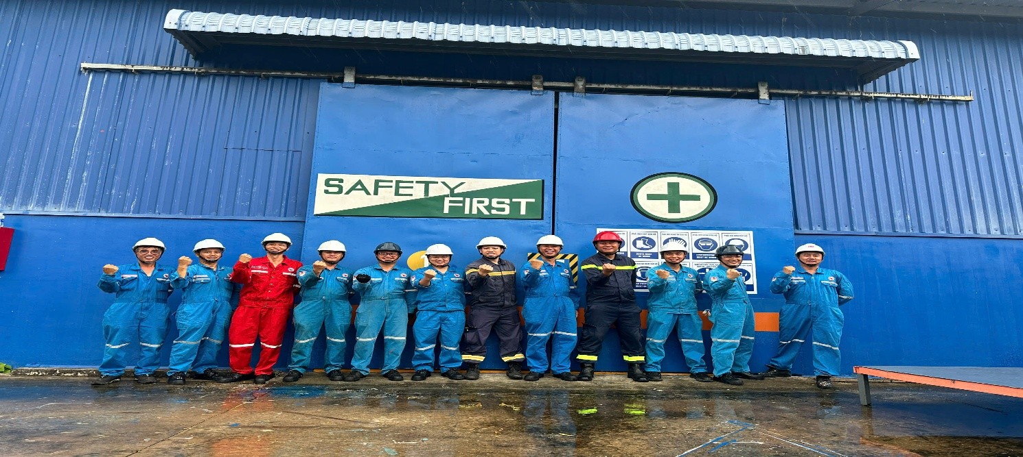 TTAT Vietsov - Trung tâm An toàn và Bảo vệ Môi trường Vietsovpetro Ban ứng cứu sự cố TTAT & BVMT Vietsovpetro - Chủ động huấn luyện – Sẵn sàng ứng phó – Nâng cao năng lực an toàn, sức khỏe, môi trường TTAT Vietsov - Trung tâm An toàn và Bảo vệ Môi trường Vietsovpetro Ban ứng cứu sự cố TTAT & BVMT Vietsovpetro - Chủ động huấn luyện – Sẵn sàng ứng phó – Nâng cao năng lực an toàn, sức khỏe, môi trường