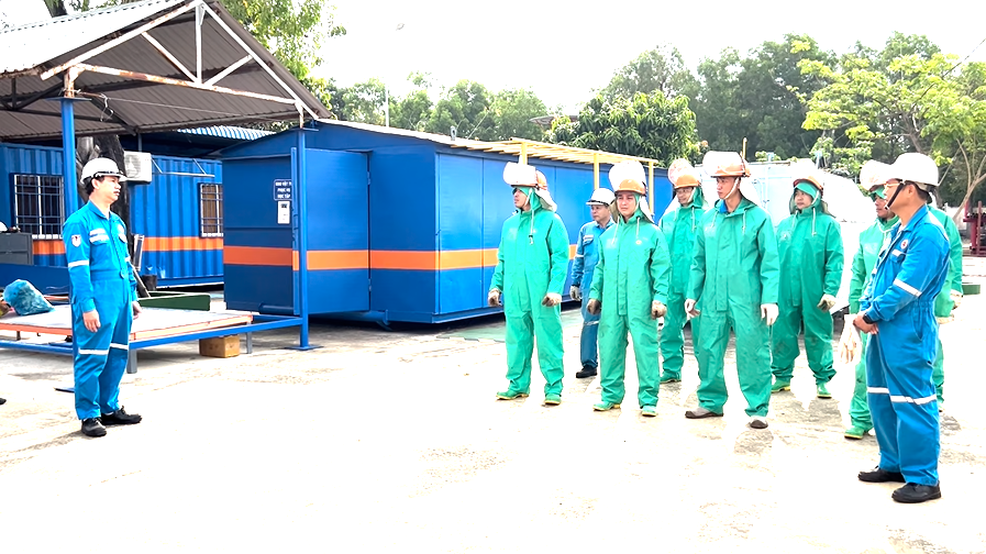 TTAT Vietsov - Trung tâm An toàn và Bảo vệ Môi trường Vietsovpetro Ban ứng cứu sự cố TTAT & BVMT Vietsovpetro - Chủ động huấn luyện – Sẵn sàng ứng phó – Nâng cao năng lực an toàn, sức khỏe, môi trường TTAT Vietsov - Trung tâm An toàn và Bảo vệ Môi trường Vietsovpetro Ban ứng cứu sự cố TTAT & BVMT Vietsovpetro - Chủ động huấn luyện – Sẵn sàng ứng phó – Nâng cao năng lực an toàn, sức khỏe, môi trường