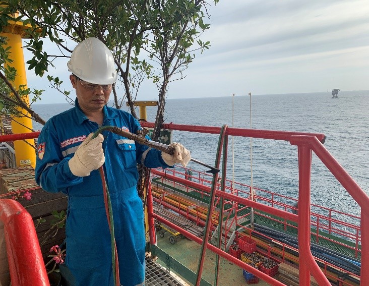 TTAT Vietsov - Trung tâm An toàn và Bảo vệ Môi trường Vietsovpetro Ban Thanh tra an toàn và Môi trường TTAT & BVMT - Trực an toàn công trình – Tư vấn xây dựng hệ thống ATSKMT TTAT Vietsov - Trung tâm An toàn và Bảo vệ Môi trường Vietsovpetro Ban Thanh tra an toàn và Môi trường TTAT & BVMT - Trực an toàn công trình – Tư vấn xây dựng hệ thống ATSKMT