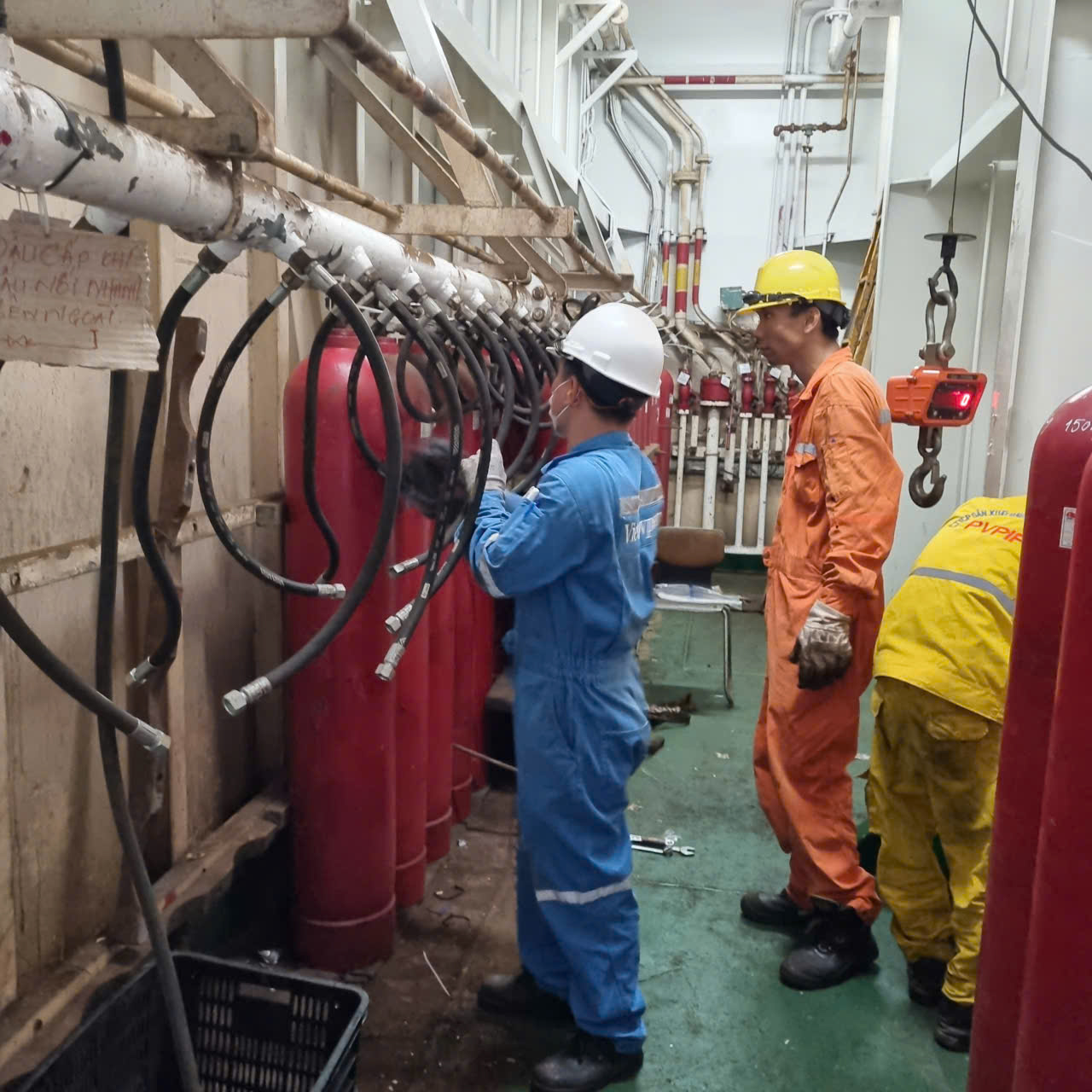 TTAT Vietsov - Trung tâm An toàn và Bảo vệ Môi trường Vietsovpetro Bảo dưỡng hệ thống PCCC ngoài khơi – Tổ chức dịch vụ từ hiện trường đến Xưởng
