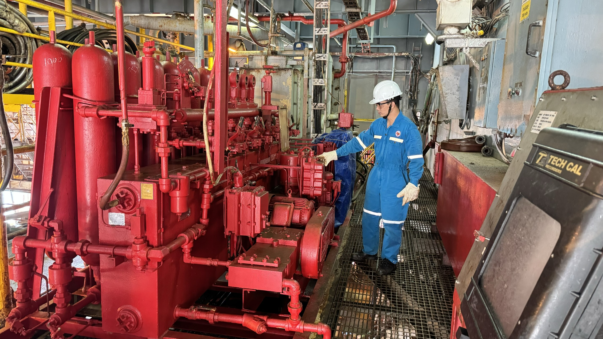 TTAT Vietsov - Trung tâm An toàn và Bảo vệ Môi trường Vietsovpetro Tập Thể Trung Tâm An Toàn & Bảo Vệ Môi Trường – Một Trong 10 Tập Thể Xuất Sắc Của Vietsovpetro Năm 2025 TTAT Vietsov - Trung tâm An toàn và Bảo vệ Môi trường Vietsovpetro Tập Thể Trung Tâm An Toàn & Bảo Vệ Môi Trường – Một Trong 10 Tập Thể Xuất Sắc Của Vietsovpetro Năm 2025