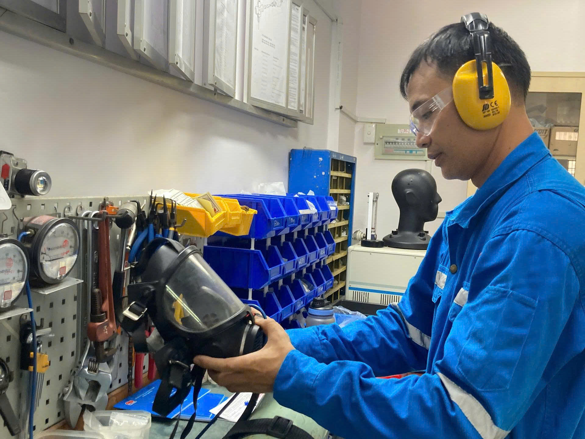 TTAT Vietsov - Trung tâm An toàn và Bảo vệ Môi trường Vietsovpetro Tập Thể Trung Tâm An Toàn & Bảo Vệ Môi Trường – Một Trong 10 Tập Thể Xuất Sắc Của Vietsovpetro Năm 2025 TTAT Vietsov - Trung tâm An toàn và Bảo vệ Môi trường Vietsovpetro Tập Thể Trung Tâm An Toàn & Bảo Vệ Môi Trường – Một Trong 10 Tập Thể Xuất Sắc Của Vietsovpetro Năm 2025