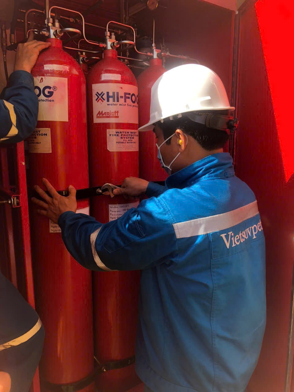 TTAT Vietsov - Trung tâm An toàn và Bảo vệ Môi trường Vietsovpetro Bảo dưỡng hệ thống PCCC ngoài khơi – Tổ chức dịch vụ từ hiện trường đến Xưởng TTAT Vietsov - Trung tâm An toàn và Bảo vệ Môi trường Vietsovpetro Bảo dưỡng hệ thống PCCC ngoài khơi – Tổ chức dịch vụ từ hiện trường đến Xưởng