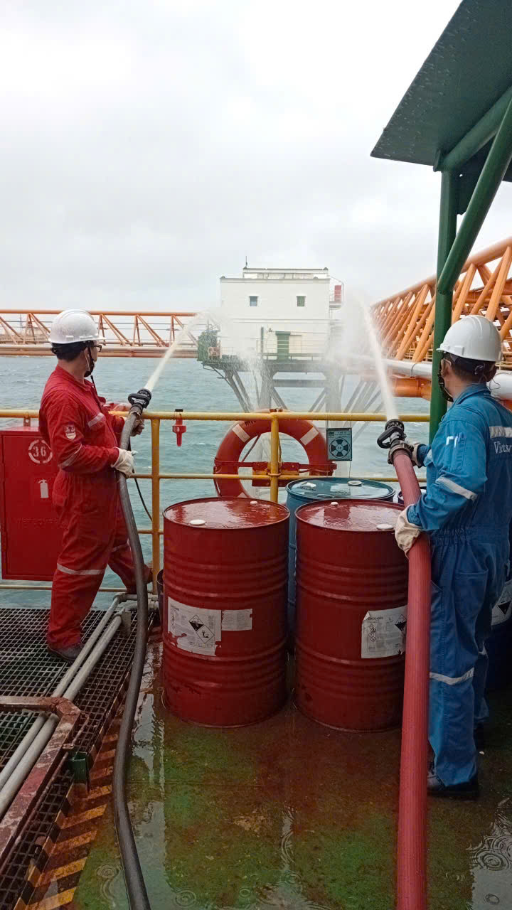 TTAT Vietsov - Trung tâm An toàn và Bảo vệ Môi trường Vietsovpetro Bảo dưỡng hệ thống PCCC ngoài khơi – Tổ chức dịch vụ từ hiện trường đến Xưởng TTAT Vietsov - Trung tâm An toàn và Bảo vệ Môi trường Vietsovpetro Bảo dưỡng hệ thống PCCC ngoài khơi – Tổ chức dịch vụ từ hiện trường đến Xưởng