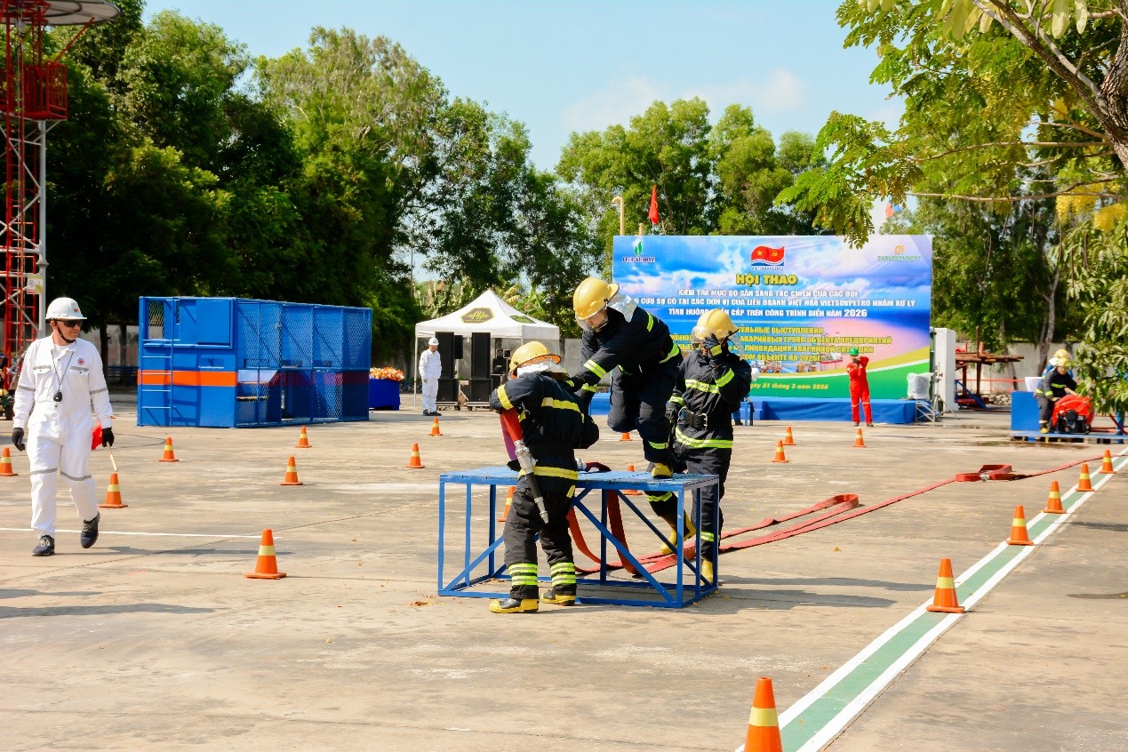 TTAT Vietsov - Trung tâm An toàn và Bảo vệ Môi trường Vietsovpetro VIETSOVPETRO TỔ CHỨC THÀNH CÔNG HỘI THAO ỨNG PHÓ SỰ CỐ TRÊN CÔNG TRÌNH BIỂN KHẲNG ĐỊNH NĂNG LỰC SẴN SÀNG TRONG MÔI TRƯỜNG DẦU KHÍ