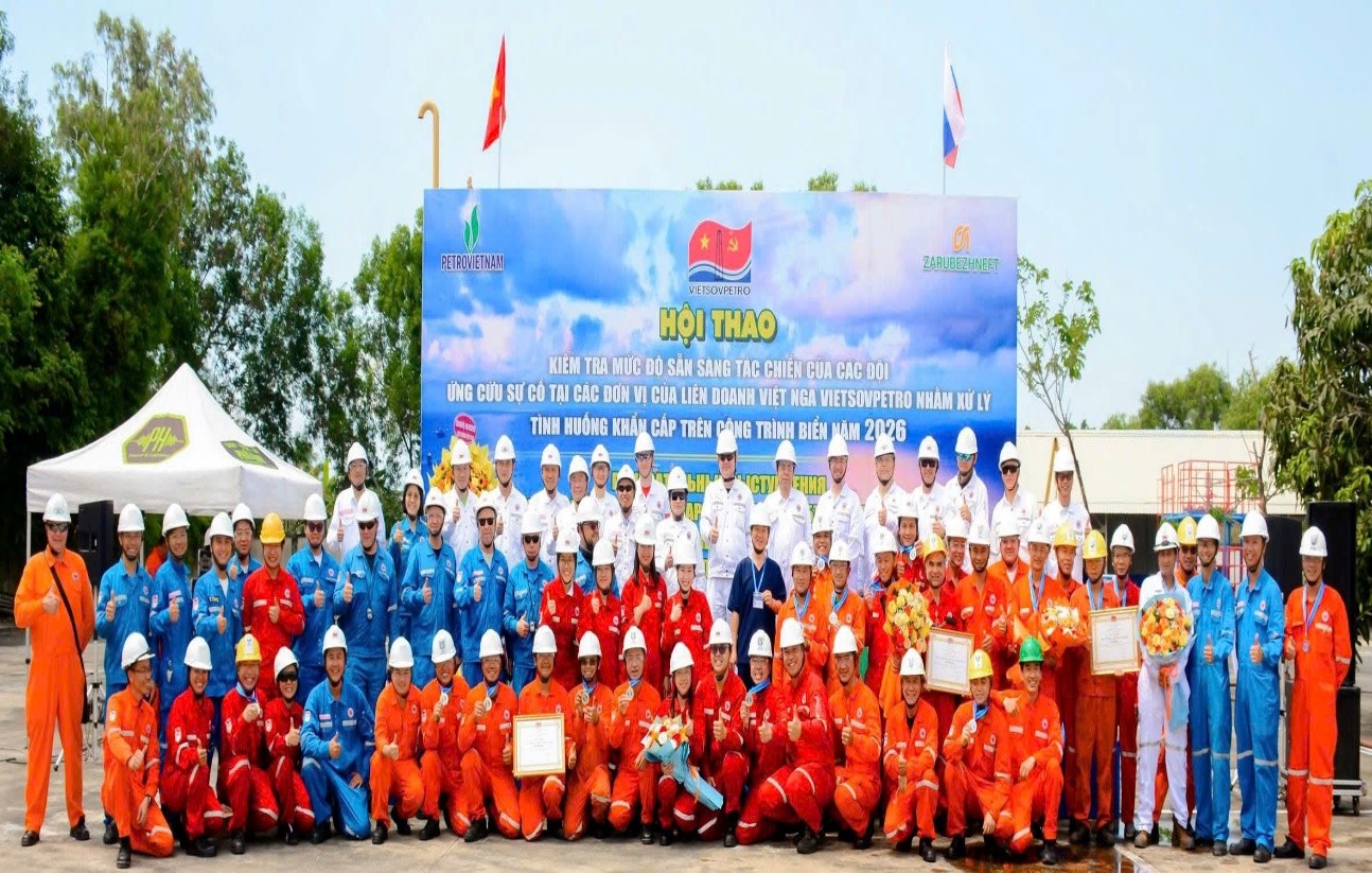 TTAT Vietsov - Trung tâm An toàn và Bảo vệ Môi trường Vietsovpetro VIETSOVPETRO TỔ CHỨC THÀNH CÔNG HỘI THAO ỨNG PHÓ SỰ CỐ TRÊN CÔNG TRÌNH BIỂN KHẲNG ĐỊNH NĂNG LỰC SẴN SÀNG TRONG MÔI TRƯỜNG DẦU KHÍ TTAT Vietsov - Trung tâm An toàn và Bảo vệ Môi trường Vietsovpetro VIETSOVPETRO TỔ CHỨC THÀNH CÔNG HỘI THAO ỨNG PHÓ SỰ CỐ TRÊN CÔNG TRÌNH BIỂN KHẲNG ĐỊNH NĂNG LỰC SẴN SÀNG TRONG MÔI TRƯỜNG DẦU KHÍ