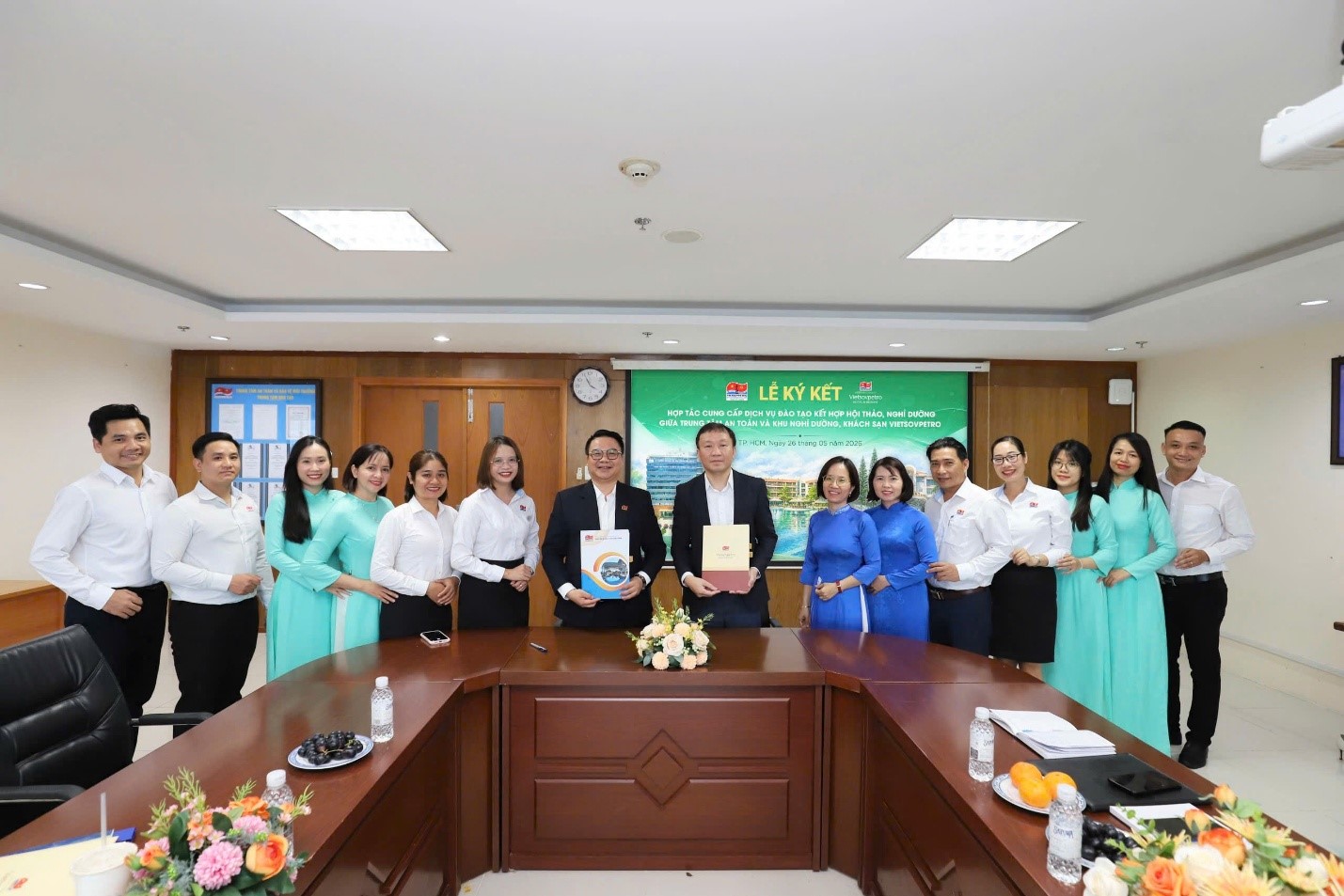TTAT Vietsov - Trung tâm An toàn và Bảo vệ Môi trường Vietsovpetro Trung tâm An toàn và Bảo vệ môi trường & Khu nghỉ dưỡng, Khách sạn Vietsovpetro ký kết Hợp đồng khung hợp tác đào tạo kết hợp nghỉ dưỡng kiến tạo mô hình đào tạo trải nghiệm chuyên nghiệp – hiện đại – khác biệt