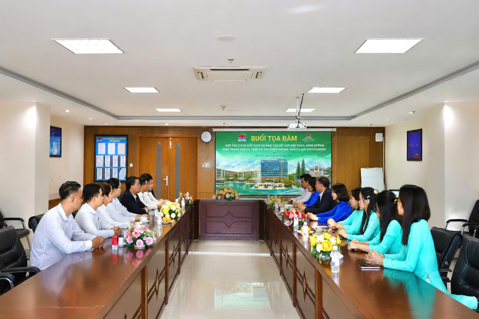 TTAT Vietsov - Trung tâm An toàn và Bảo vệ Môi trường Vietsovpetro Trung tâm An toàn và Bảo vệ môi trường & Khu nghỉ dưỡng, Khách sạn Vietsovpetro ký kết Hợp đồng khung hợp tác đào tạo kết hợp nghỉ dưỡng kiến tạo mô hình đào tạo trải nghiệm chuyên nghiệp – hiện đại – khác biệt TTAT Vietsov - Trung tâm An toàn và Bảo vệ Môi trường Vietsovpetro Trung tâm An toàn và Bảo vệ môi trường & Khu nghỉ dưỡng, Khách sạn Vietsovpetro ký kết Hợp đồng khung hợp tác đào tạo kết hợp nghỉ dưỡng kiến tạo mô hình đào tạo trải nghiệm chuyên nghiệp – hiện đại – khác biệt