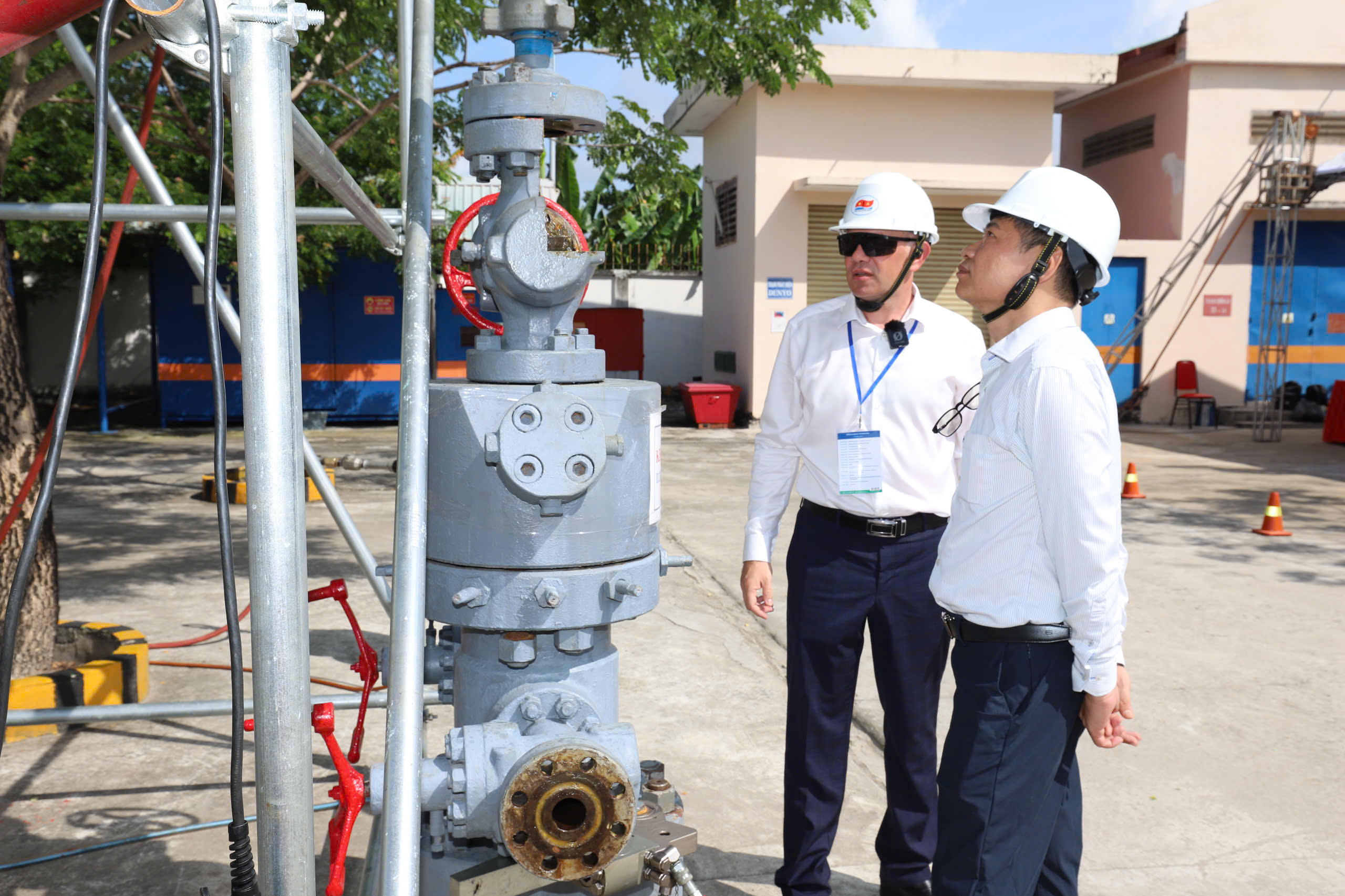 TTAT Vietsov - Trung tâm An toàn và Bảo vệ Môi trường Vietsovpetro Ứng cứu kỹ thuật và an toàn chống phun – Năng lực được xây dựng cho những tình huống có mức độ rủi ro cao nhất