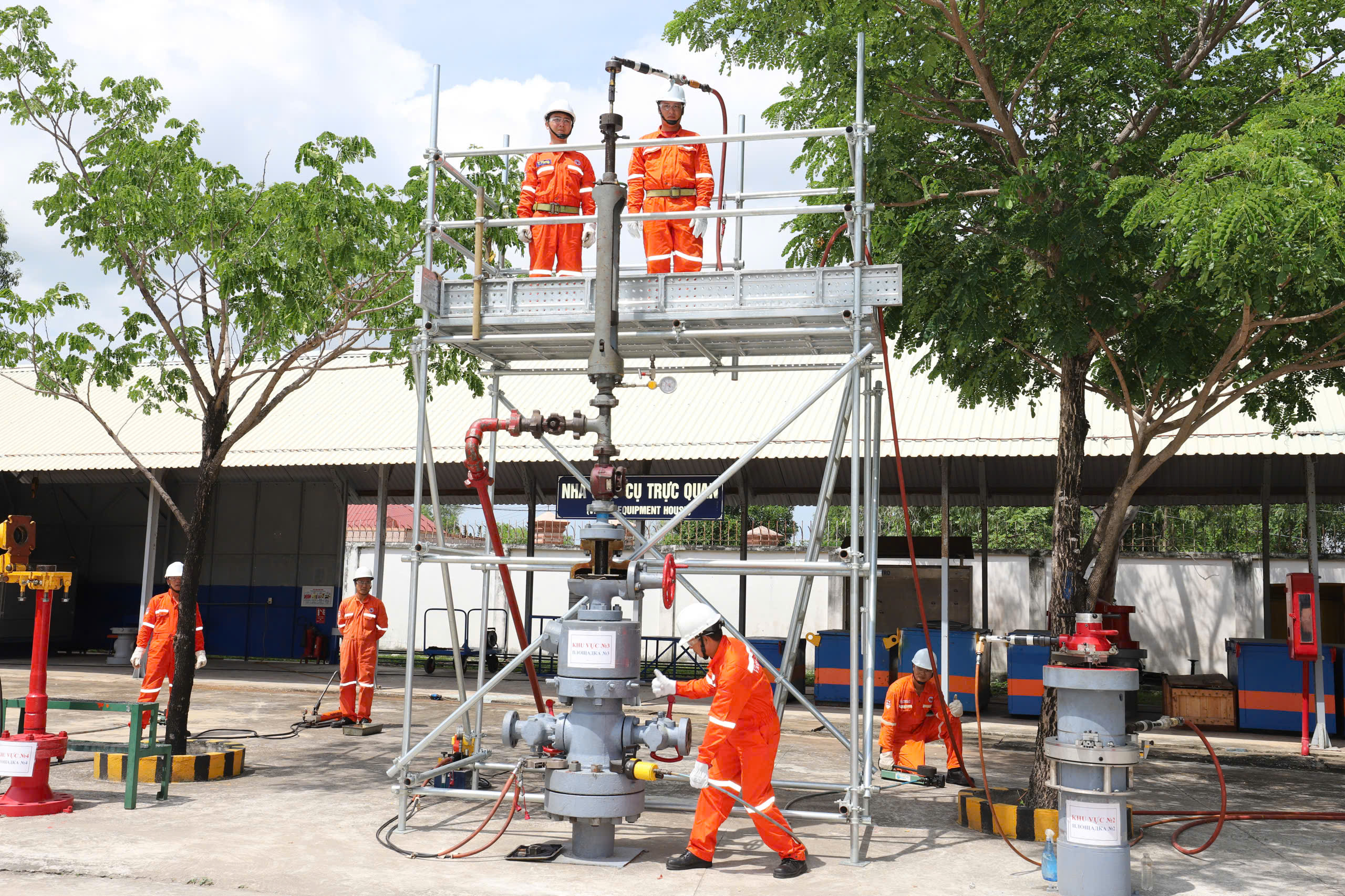 TTAT Vietsov - Trung tâm An toàn và Bảo vệ Môi trường Vietsovpetro TTAT&BVMT tổ chức Hội thảo mở rộng về nâng cao năng lực an toàn chống phun trên các công trình dầu khí ngoài khơi TTAT Vietsov - Trung tâm An toàn và Bảo vệ Môi trường Vietsovpetro TTAT&BVMT tổ chức Hội thảo mở rộng về nâng cao năng lực an toàn chống phun trên các công trình dầu khí ngoài khơi
