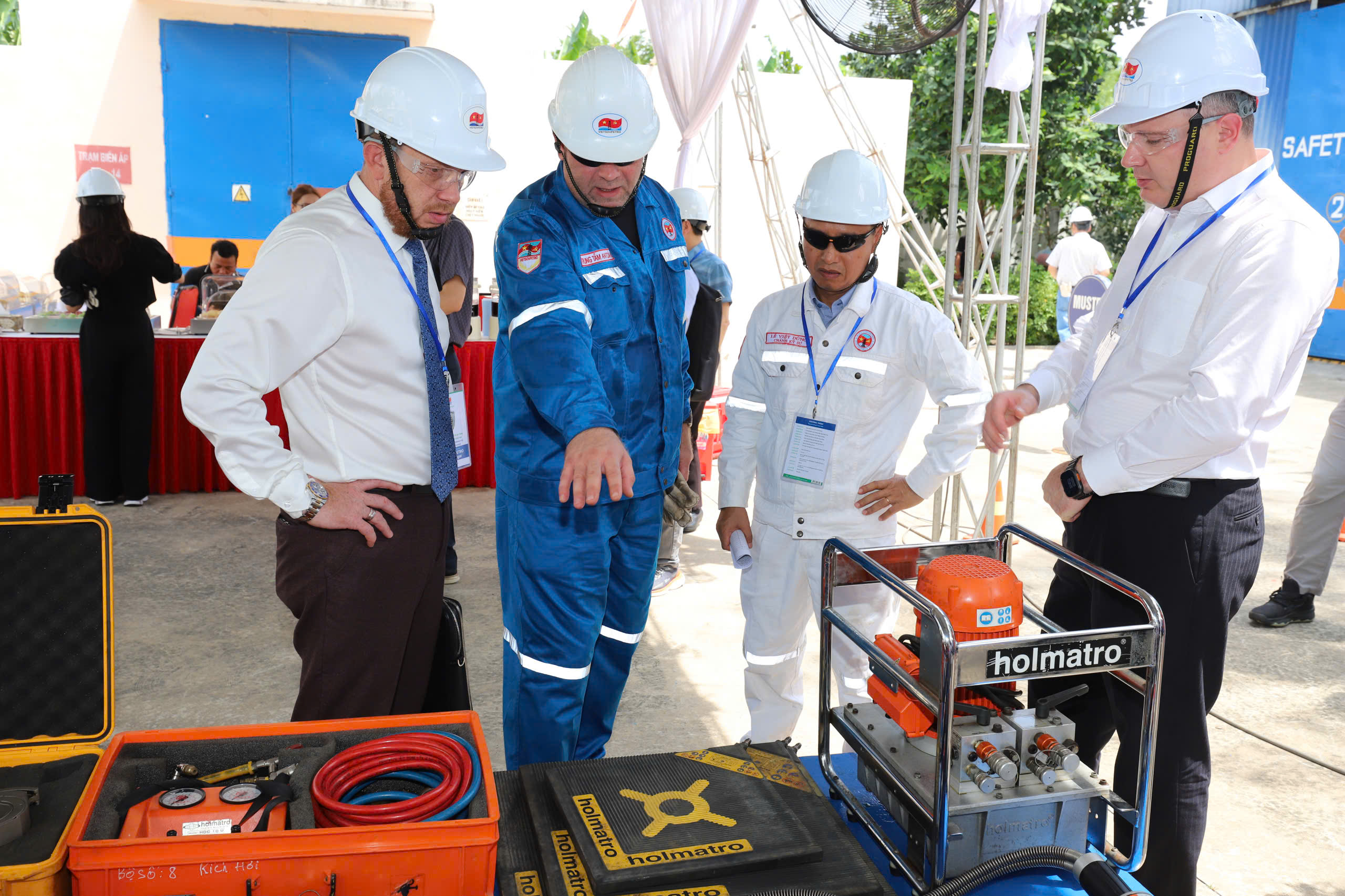 TTAT Vietsov - Trung tâm An toàn và Bảo vệ Môi trường Vietsovpetro TTAT&BVMT tổ chức Hội thảo mở rộng về nâng cao năng lực an toàn chống phun trên các công trình dầu khí ngoài khơi TTAT Vietsov - Trung tâm An toàn và Bảo vệ Môi trường Vietsovpetro TTAT&BVMT tổ chức Hội thảo mở rộng về nâng cao năng lực an toàn chống phun trên các công trình dầu khí ngoài khơi