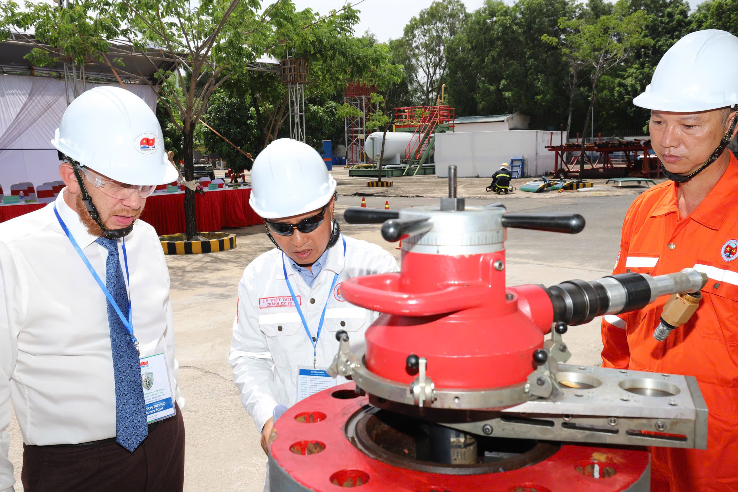 TTAT Vietsov - Trung tâm An toàn và Bảo vệ Môi trường Vietsovpetro TTAT&BVMT tổ chức Hội thảo mở rộng về nâng cao năng lực an toàn chống phun trên các công trình dầu khí ngoài khơi TTAT Vietsov - Trung tâm An toàn và Bảo vệ Môi trường Vietsovpetro TTAT&BVMT tổ chức Hội thảo mở rộng về nâng cao năng lực an toàn chống phun trên các công trình dầu khí ngoài khơi