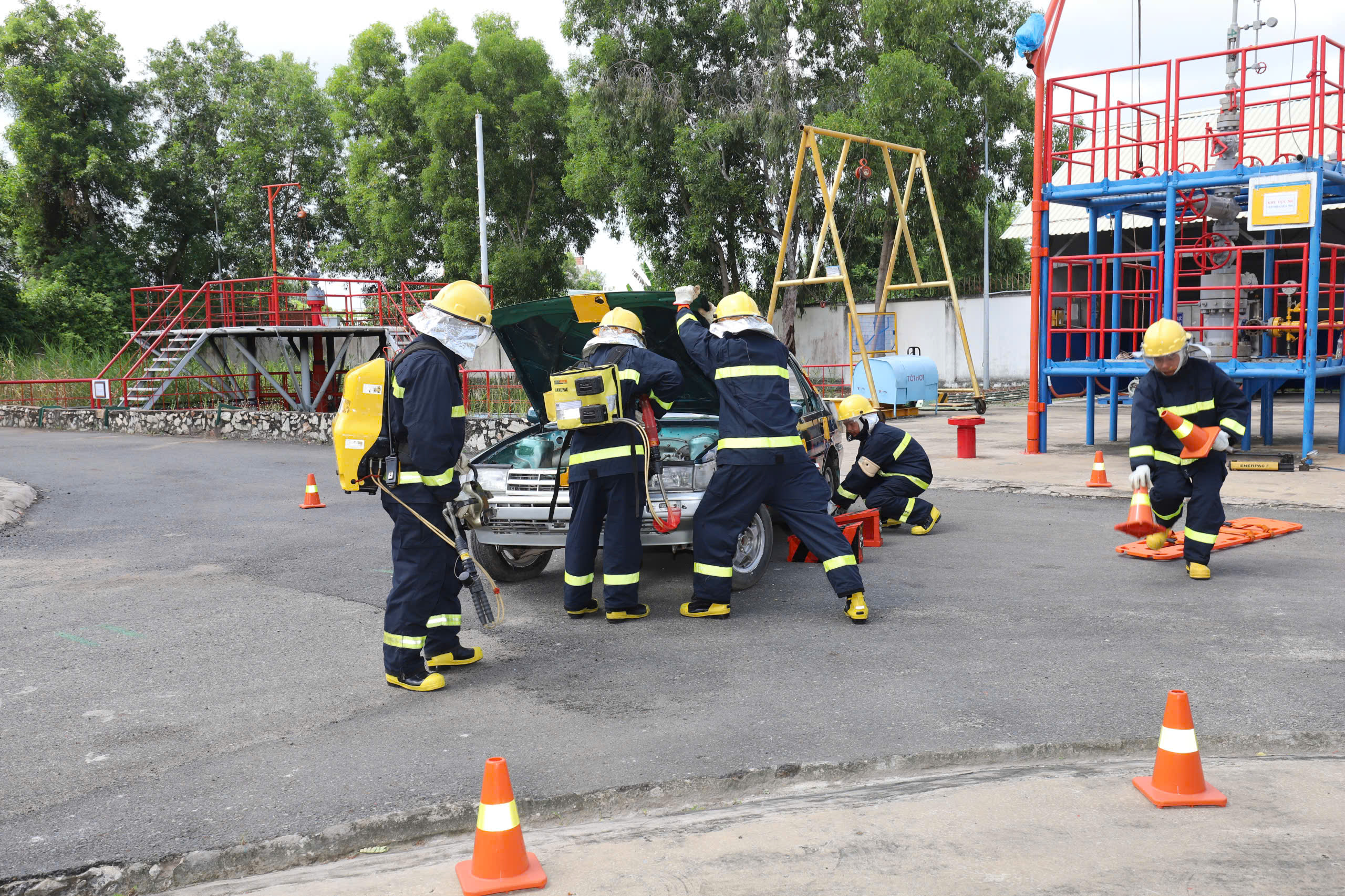 TTAT Vietsov - Trung tâm An toàn và Bảo vệ Môi trường Vietsovpetro Dịch vụ ứng cứu sự cố – Từ lực lượng phản ứng đến hệ thống sẵn sàng 24/7