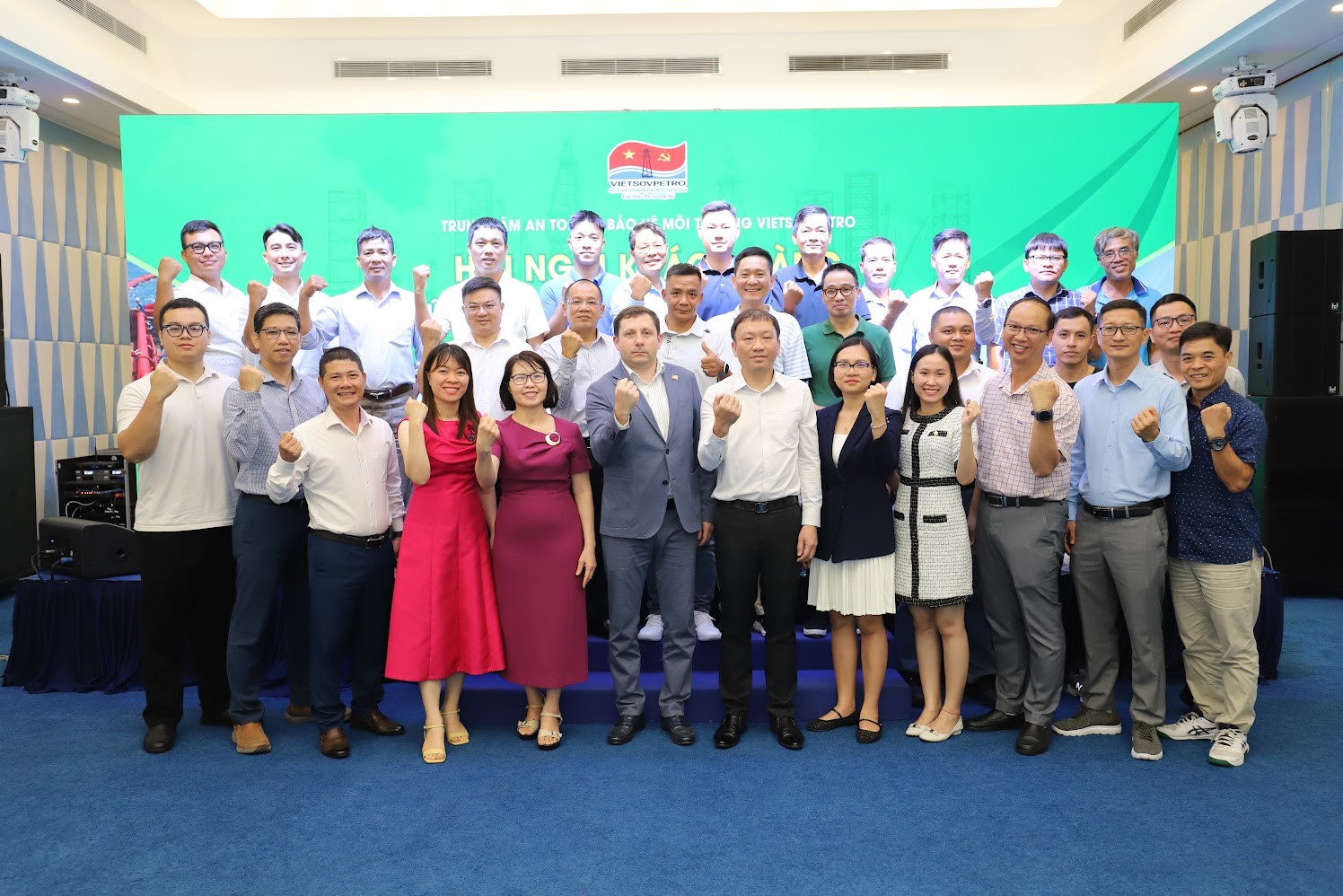 TTAT Vietsov - Trung tâm An toàn và Bảo vệ Môi trường Vietsovpetro TTAT&BVMT tổ chức Hội nghị giới thiệu dịch vụ ứng cứu sự cố và kiểm tra hệ thống PCCC – Hướng tới cung cấp giải pháp an toàn toàn diện cho khách hàng